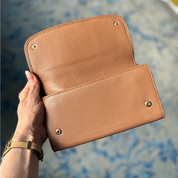 Tory Burch Miller Tan Pebbled Leather Wallet with Gold Hardware - Picture 2 of 6